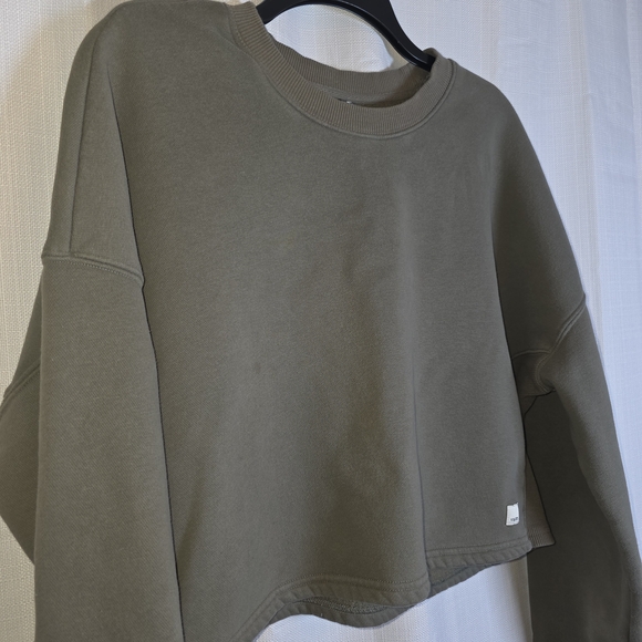 Vuori Tops - Vuori | L | Restore Crop Crew Pullover Long Sleeve Oregano Sweatshirt VW259